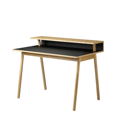 FDB Møbler C68 - Nørrebro Desk Oak Nature Lacquered 34.9 x 46.5 x 26.8 in Linoleum Nero by Isabel Ahm