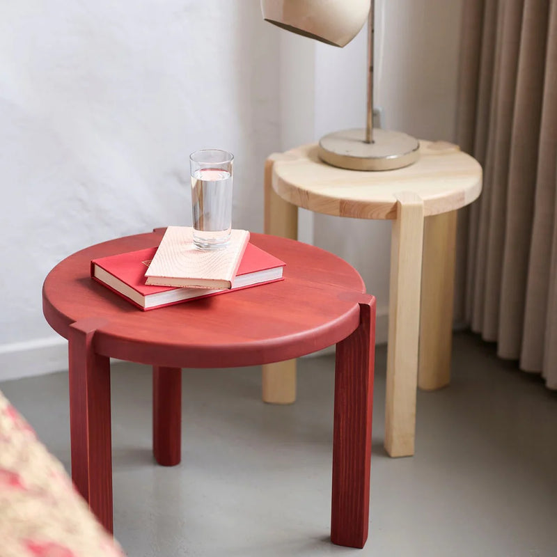 FDB Møbler D108 - Ragnesminde - Coffee Table Ø: 18.9 in Pine Solid Carmine Red (48/Bilbao) Oiled by Katrine Sander