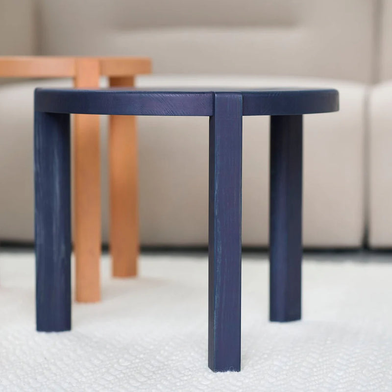 FDB Møbler D108 - Ragnesminde - Coffee Table Ø: 18.9 in Pine Solid Midnight Blue (34/Aarhus) Oiled by Katrine Sander