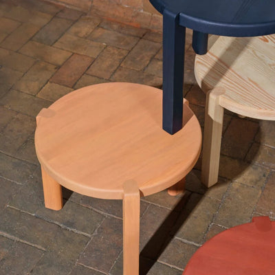 FDB Møbler D108 - Ragnesminde - Coffee Table Ø: 18.9 in Pine Solid Peach (59/New Delhi) Oiled by Katrine Sander