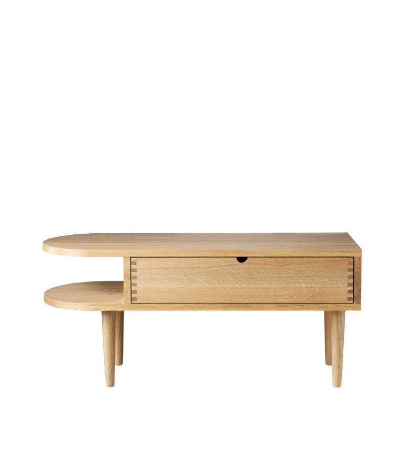 FDB Møbler F24 - Radius - Bench Small Oak Solid Nature Lacquered by Diana Mot & Isabella Bergstrøm