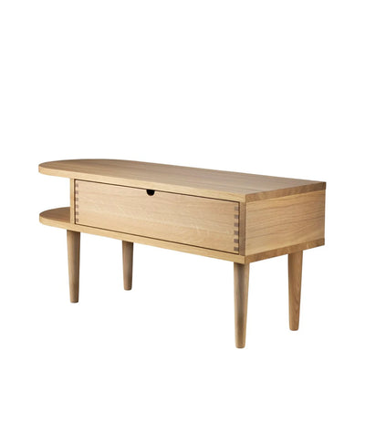 FDB Møbler F24 - Radius - Bench Small Oak Solid Nature Lacquered by Diana Mot & Isabella Bergstrøm