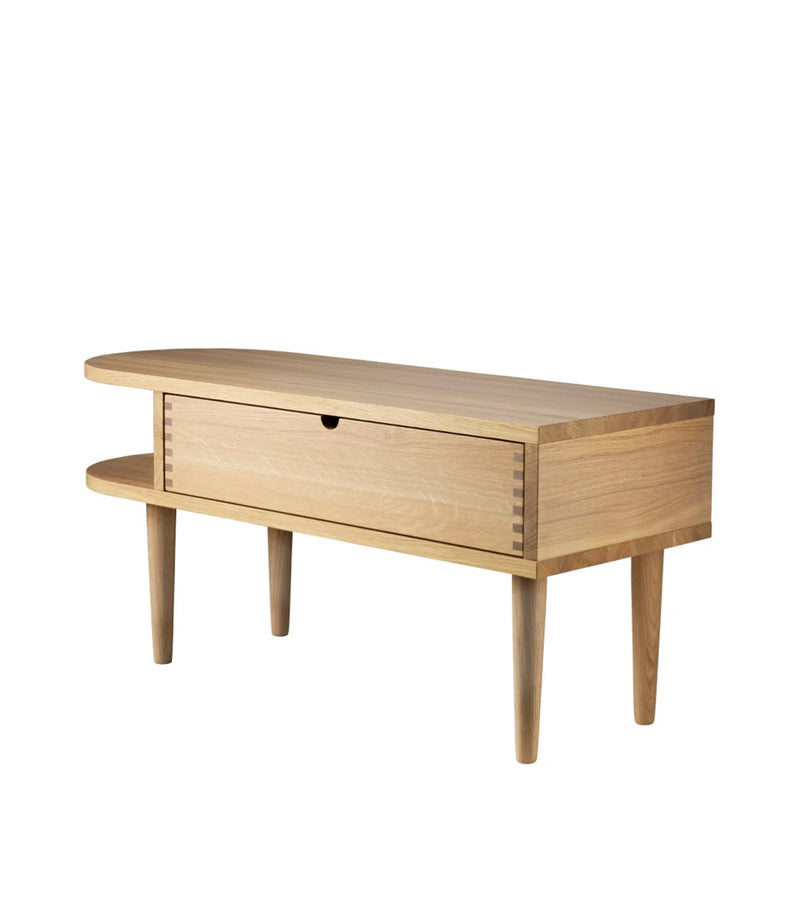 FDB Møbler F24 - Radius - Bench Small Oak Solid Nature Lacquered by Diana Mot & Isabella Bergstrøm