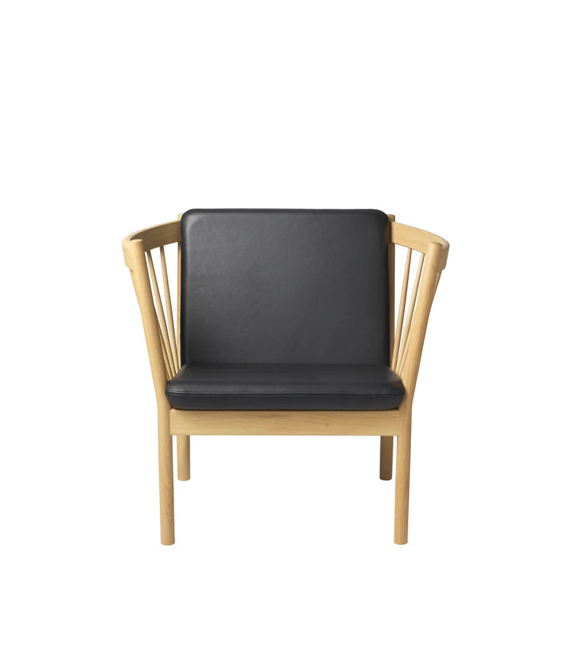 FDB Møbler J146 - Armchair Oak Nature Lacquered Leather Black Leather by Erik Ole Jørgensen