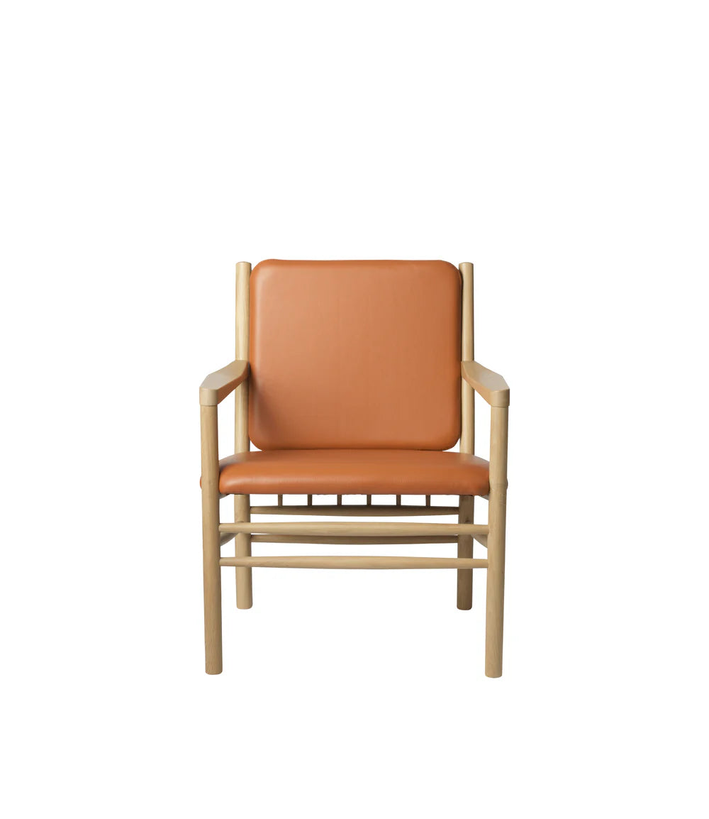 FDB Møbler J147 - Armchair Oak Nature Lacquered Leather Semi-Aniline Cognac by Erik Ole Jørgensen