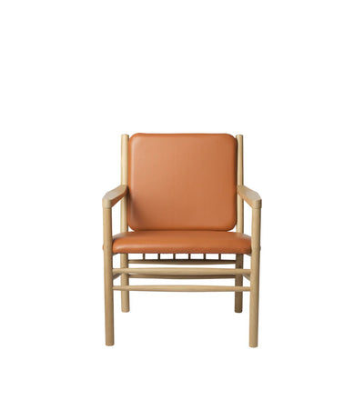 FDB Møbler J147 - Armchair Oak Nature Lacquered Leather Semi-Aniline Cognac by Erik Ole Jørgensen