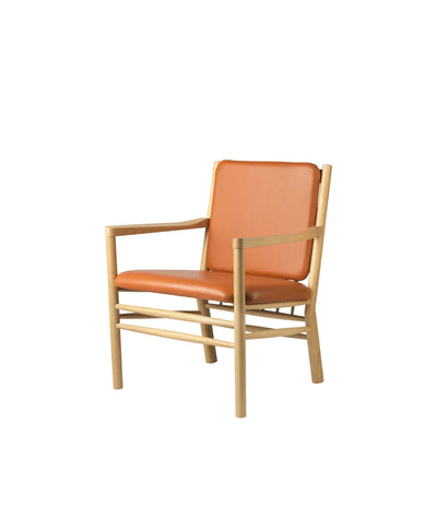 FDB Møbler J147 - Armchair Oak Nature Lacquered Leather Semi-Aniline Cognac by Erik Ole Jørgensen