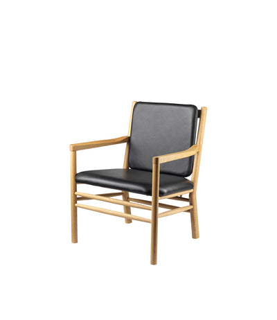 FDB Møbler J147 - Armchair Oak Nature Lacquered Leather Semi-Aniline Black by Erik Ole Jørgensen