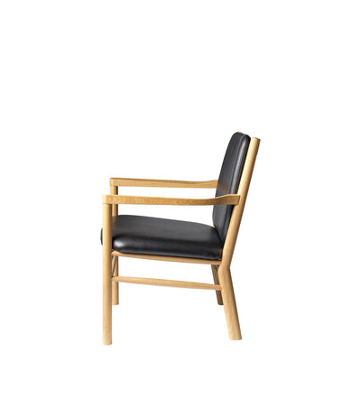 FDB Møbler J147 - Armchair Oak Nature Lacquered Leather Semi-Aniline Black by Erik Ole Jørgensen