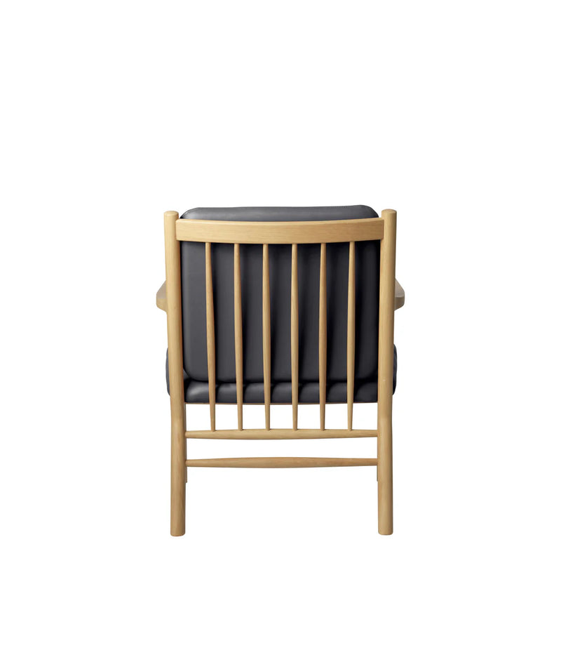 FDB Møbler J147 - Armchair Oak Nature Lacquered Leather Semi-Aniline Black by Erik Ole Jørgensen