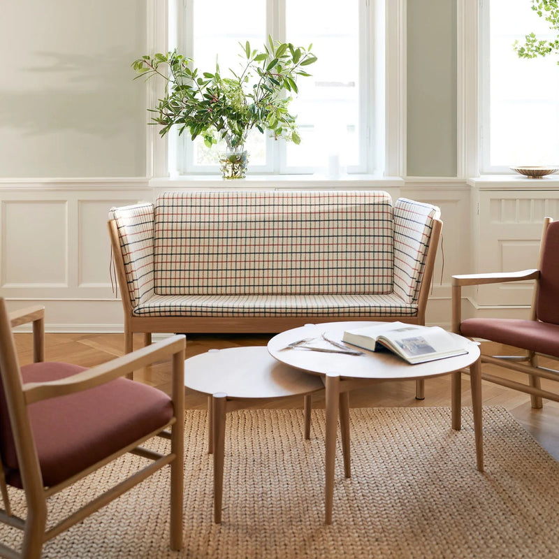 FDB Møbler J148 - 2-person couch Oak Nature Lacquered Wool Red Diced (14) by Erik Ole Jørgensen