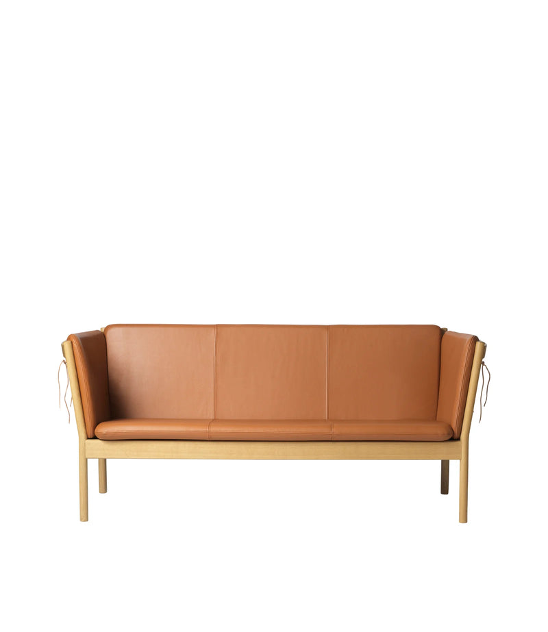 FDB Møbler J149 - 3-Person Couch Oak Nature Lacquered Leather Semi-Aniline Cognac by Erik Ole Jørgensen