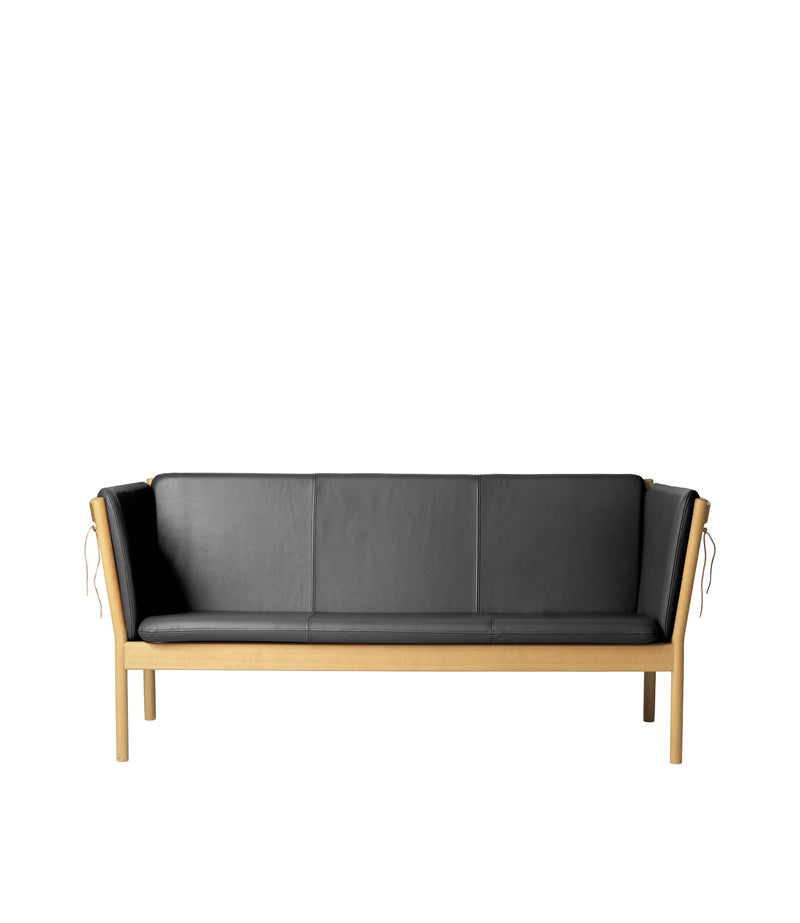 FDB Møbler J149 - 3-Person Couch Oak Nature Lacquered Leather Semi-Aniline Black by Erik Ole Jørgensen