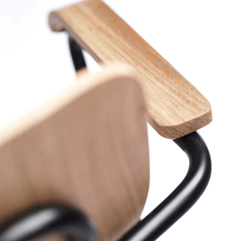 FDB Møbler J183 - Holmen - Stackable chair w/armrests - 4 pcs Steel Black Powder coated Oak veneer Nature by Jakob Thau