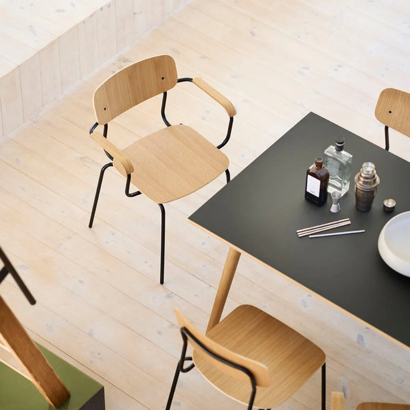 FDB Møbler J183 - Holmen - Stackable chair w/armrests - 4 pcs Steel Black Powder coated Oak veneer Nature by Jakob Thau
