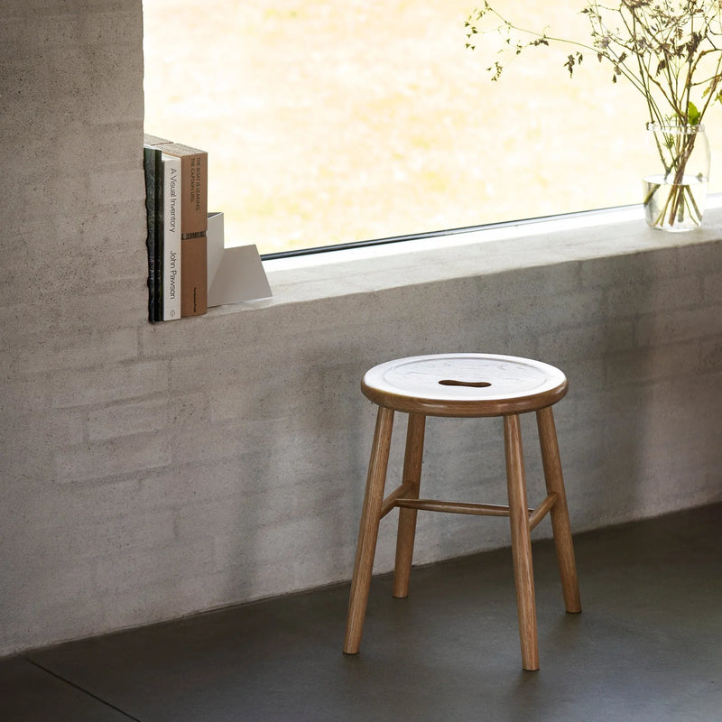 FDB Møbler J27 - Stool - Nordic Swan Ecolabel Oak Nature Lacquered waterbased by Børge Mogensen