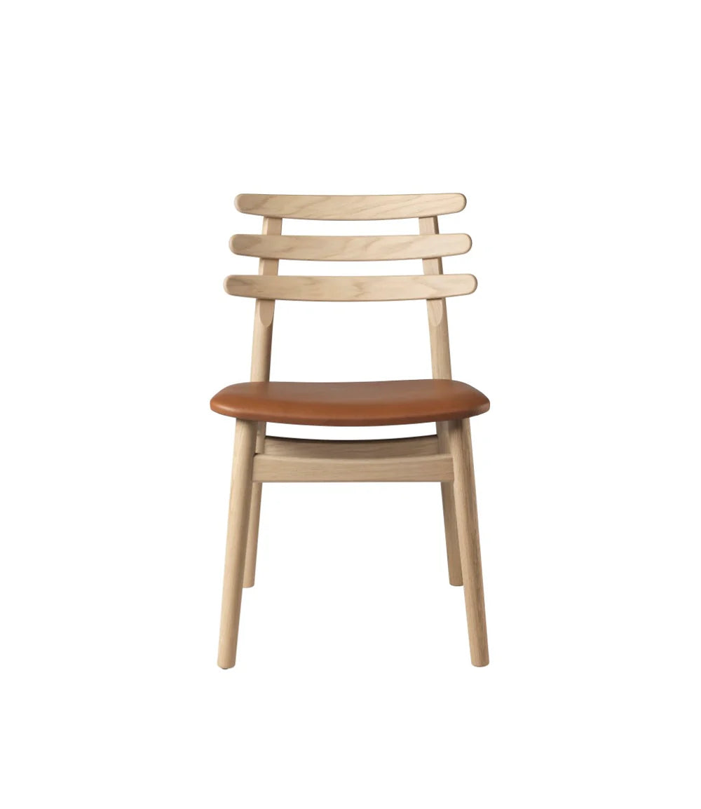 J48 - Chair Oak Nature Lacquered Leather Cognac (Sevilla SV4003) by Poul M. Volther