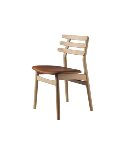 J48 - Chair Oak Nature Lacquered Leather Cognac (Sevilla SV4003) by Poul M. Volther