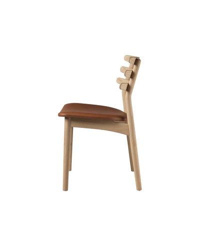 J48 - Chair Oak Nature Lacquered Leather Cognac (Sevilla SV4003) by Poul M. Volther