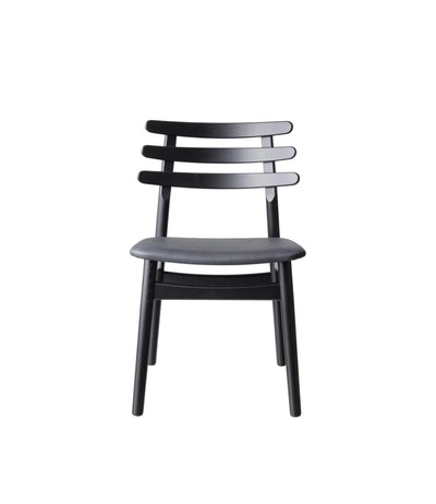 J48 - Chair Oak Nature Lacquered Leather Black (Sierra SI1001M) by Poul M. Volther