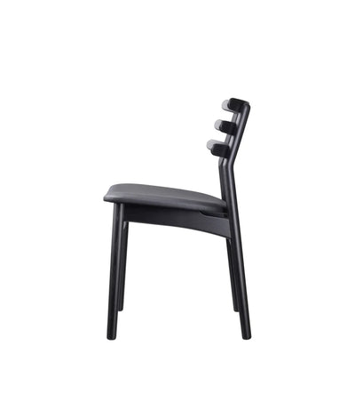 J48 - Chair Oak Nature Lacquered Leather Black (Sierra SI1001M) by Poul M. Volther