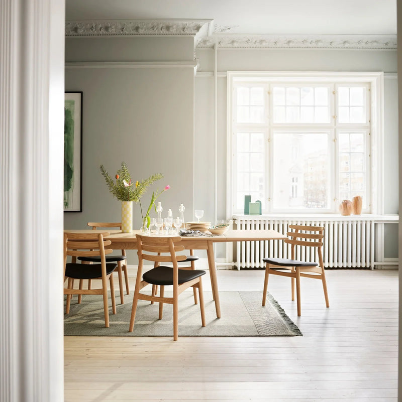 J48 - Chair Oak Black Painted Leather Black (Sierra SI1001M) by Poul M. Volther