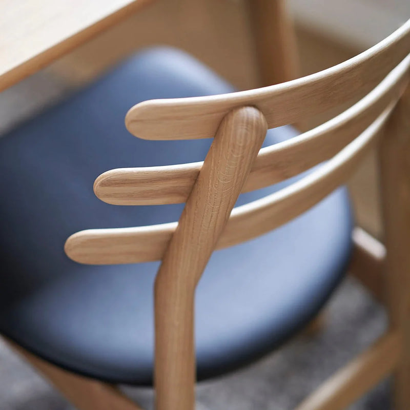 J48 - Chair Oak Black Painted Leather Black (Sierra SI1001M) by Poul M. Volther
