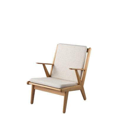 J53 - Armchair Oak Nature Oiled Monza Beige (00) by Poul M. Volther