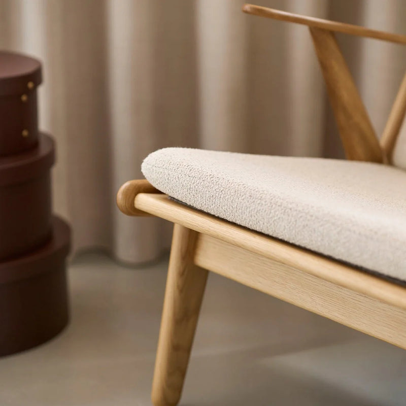 J53 - Armchair Oak Nature Oiled Monza Beige (00) by Poul M. Volther