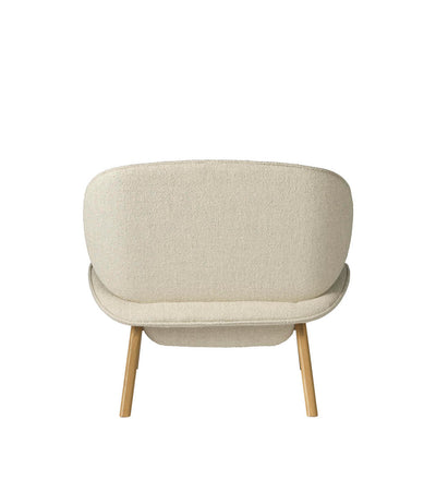 FDB Møbler L32 - Suru - Lounge Chair Oak Nature Lacquered Monza (Bouclé) Light Beige (00) by Carina Maria Mølgaard Nielsen