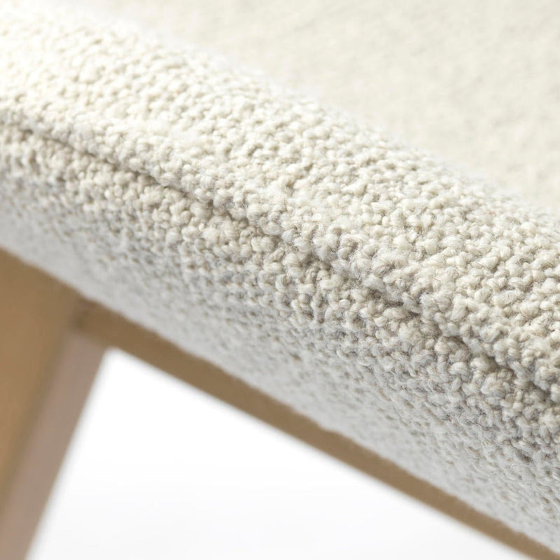 FDB Møbler L32 - Suru - Lounge Chair Oak Nature Lacquered Monza (Bouclé) Light Beige (00) by Carina Maria Mølgaard Nielsen