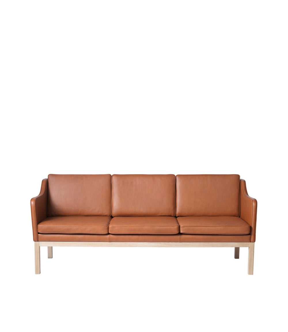 FDB Møbler L43 - MK46 Mogens Koch - 3 Pers. Couch Oak Nature Lacquered Spoor Zea Leather Cognac by Mogens Koch